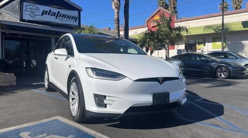 TESLA MODEL X 2018 5YJXCDE25JF122864 image